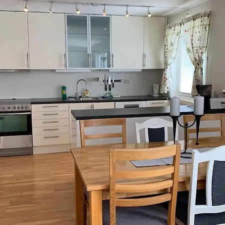 Sentrumsnaer Leilighet Pa 75m2 Med Hoy Standard Og Utsikt Appartement